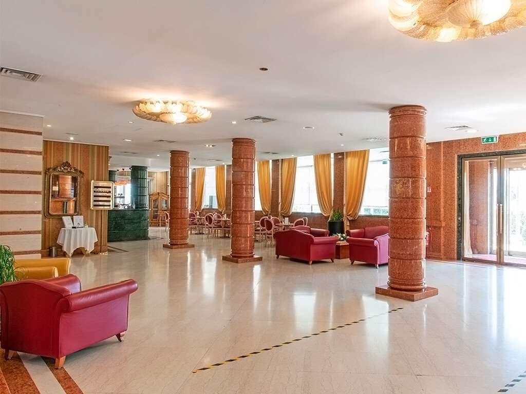 Hotel Catullo Сан-Мартино-Буон-Альберго Интерьер фото